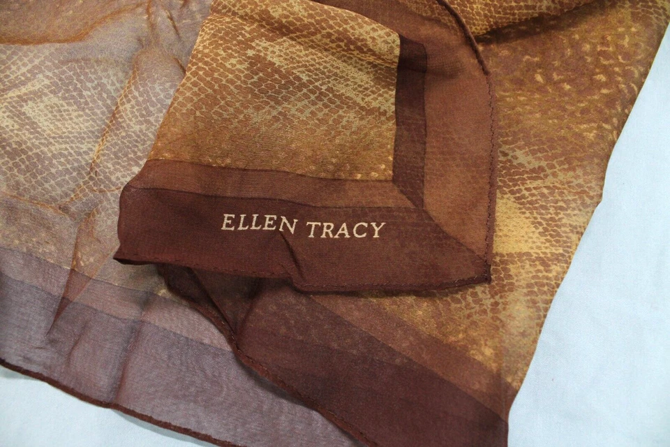 全新带标签 ELLEN TRACY 棕色蛇皮印花方形 SHEER 丝绸 CHIFFON 围巾/发带 — 第 2/4 张图片