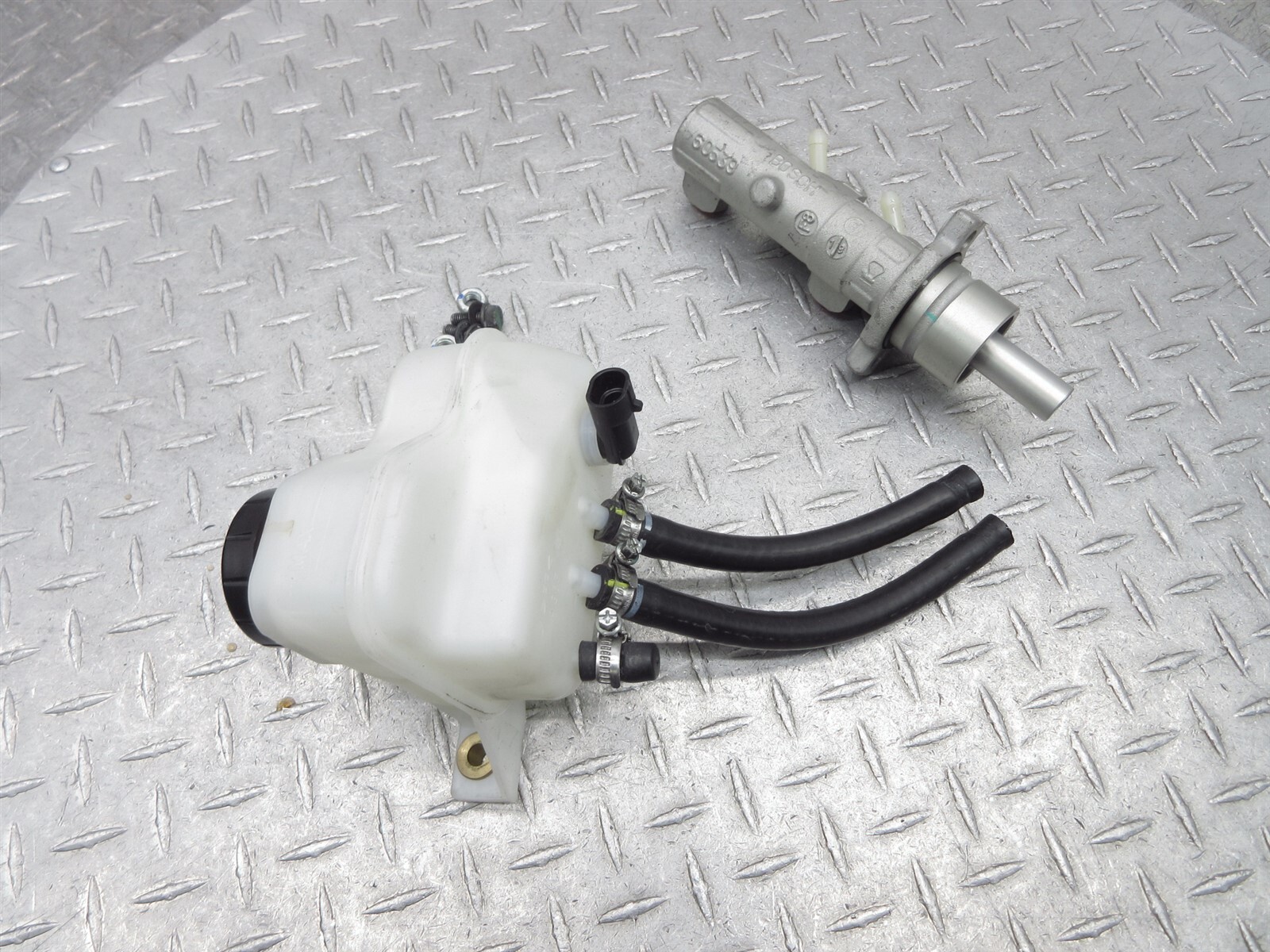 2008 Ferrari F430 Spider 198634 CCM Ceramic Brake Master Cylinder Reservoir Tank