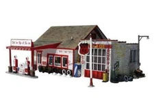 Woodland Scenics BR4922 N Fill'er Up & Fix'er Structure Built-&-Ready