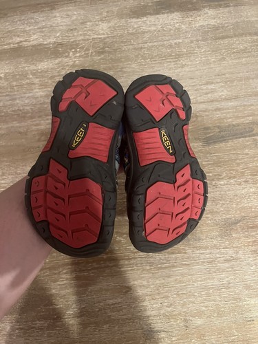 Sandalias Keen Niños Talla 11 Azul Marino Impermeables Estampado Lagarto - Imagen 3 de 4