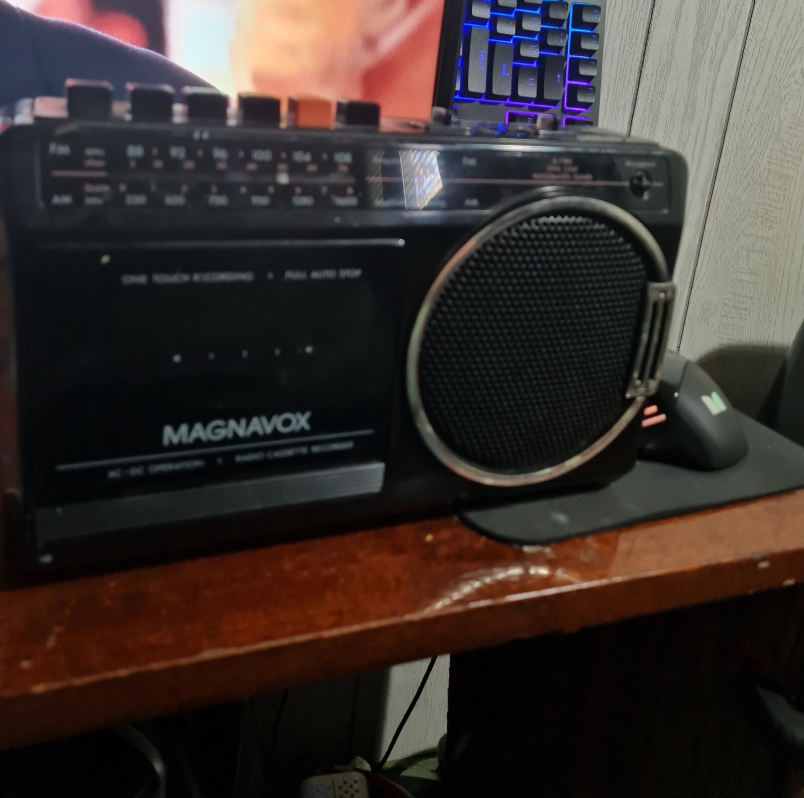 Magnavox D7180 2 Band Radio Cassette Recorder