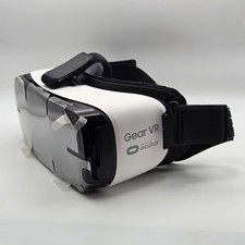 Samsung Gear VR Powered by Oculus Virtual Reality Headset SM-R322 NO BOX