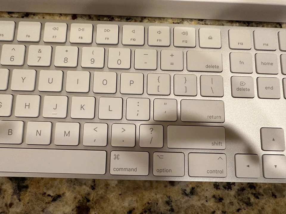 Apple Magic Keyboard with Numeric Keypad Silver MQ052LL/A Model A1843 - Image 4 of 4