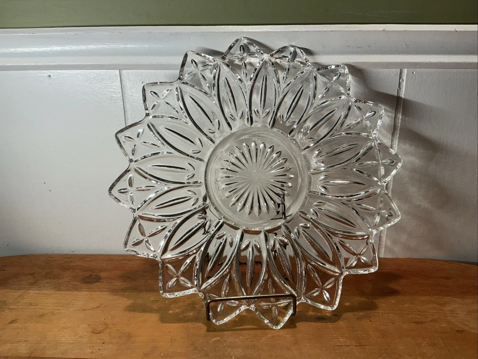 VTG.60’s,Petal Clear Sandwich/Cake/Serving Plate,FEDERAL GLASS,11.5” Dia,.75” H.