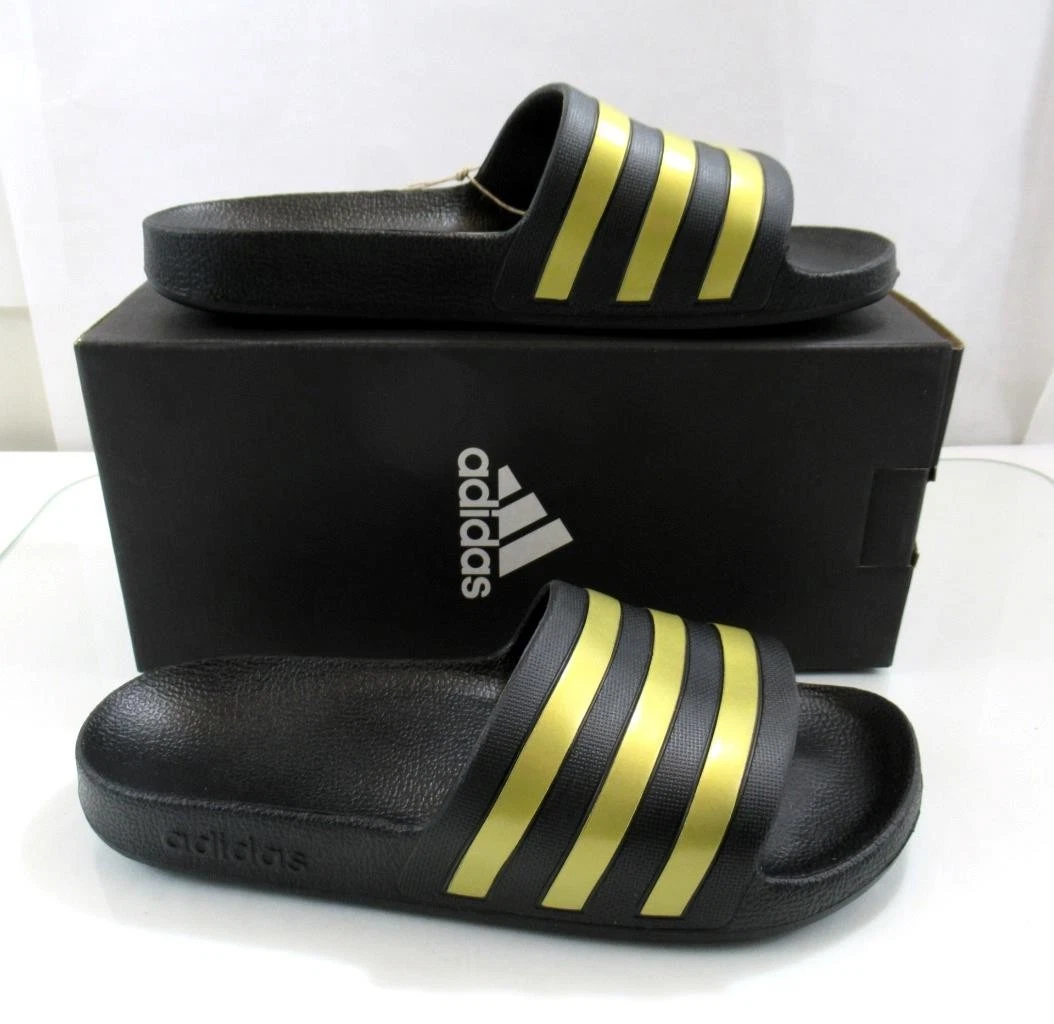 Sandali da donna Adidas Adilette Aqua Comfort a righe nero oro taglia 9