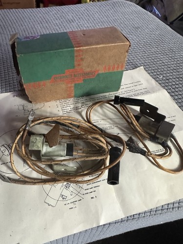 NOS 1953 1954 Chevrolet Accessories Chevy Bel Air Courtesy Lights Bomb 986806 54