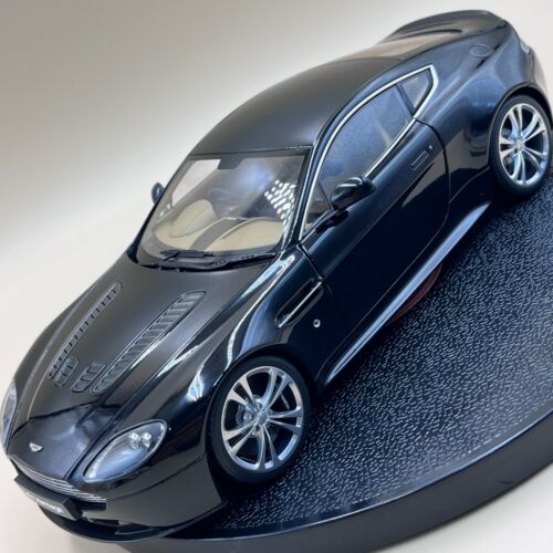 AUTOart 1/18 Aston Martin Vantage V12 2010 Black Diecast Performance 70207
