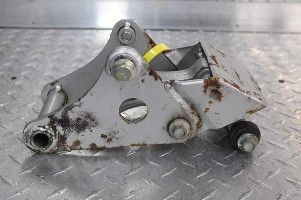 Suzuki GS550ESF 1985 dogbone trasero acoplamiento de amortiguador Foto 3 de 4