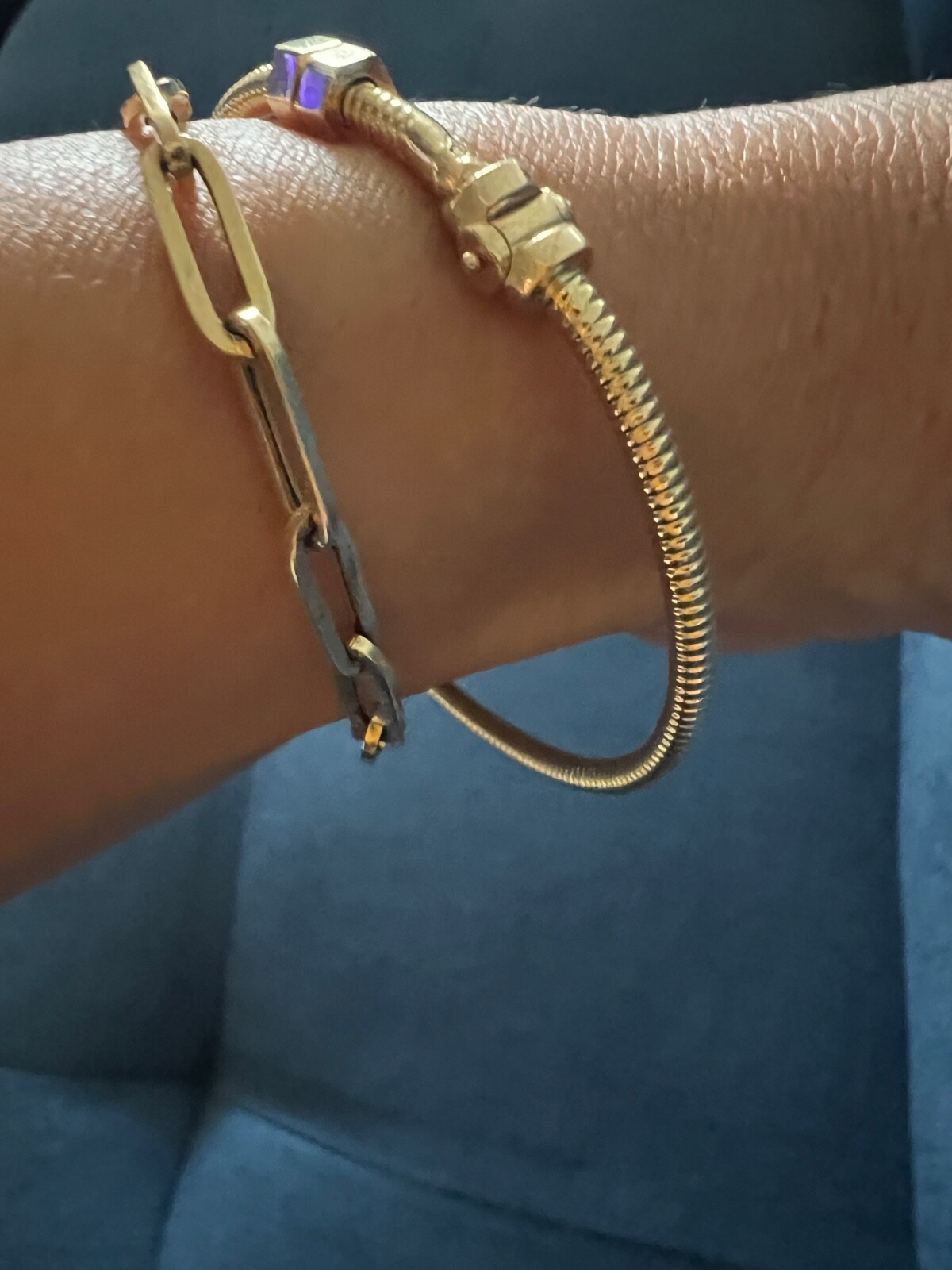 14k solid gold twist bangle with movables bolts - image 8