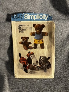 VTG SIMPLICITY CRAFTS 9647 SEWING PATTERN 1971  ~ Plushy Pets ~ Dog, Bear