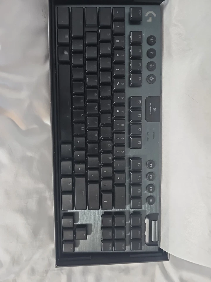 Logitech G915 X LIGHTSPEED TKL Wireless Mechanical GL Brown Tactile Switch - Image 4 of 4