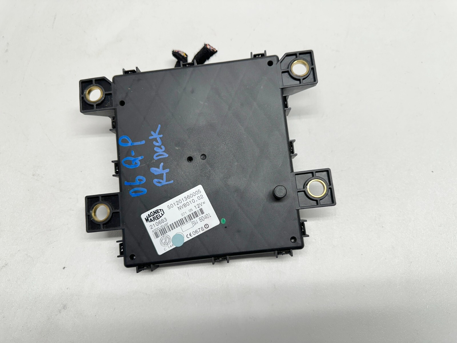 H40439 2003-2012 Maserati Quattroporte REAR TRUNK RELEASE OPENER CONTROL MODULE