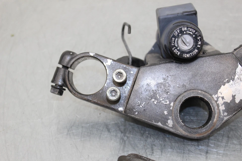 88-07 KAWASAKI NINJA 250R EX250 SUPERIOR TRIPLE ÁRBOL BLOQUEO ENCENDIDO BLOQUEO TRASERO MONTAJE Foto 3 de 4