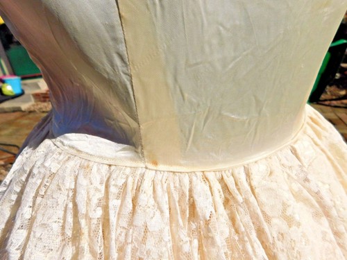 VINTAGE 1950's LACY SATIN IVORY COLOR FORMAL DRESS PAST THE KNEE LENGTH - Picture 4 of 9