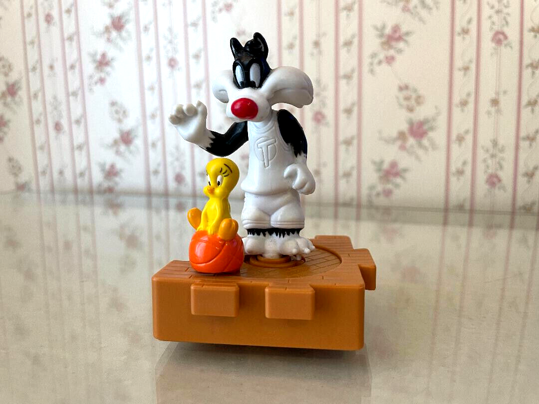 1*0様 chow sang sang 周生生　ディズニー　ミニー　置物 Amazon.co.jp: ディズニー ミッキーマウスとミニーマウス ビーチの置物