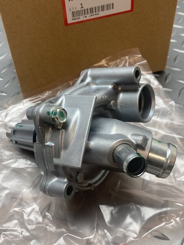 Honda CBR600RR Fireblade / 2007 - 2016 / MFJ / Engine Water Pump Genuine - Picture 1 of 8