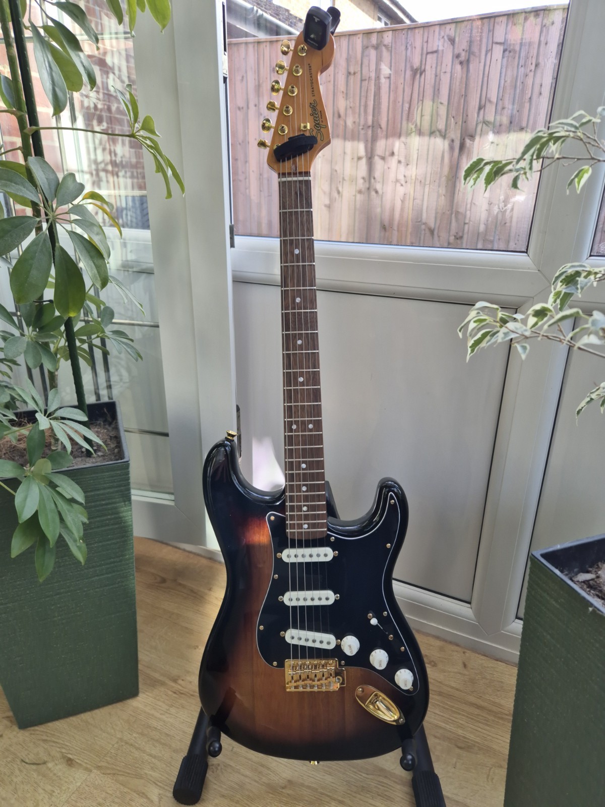 Squier Classic Vibe 60's Stratocaster Electric Guitar Sunburst