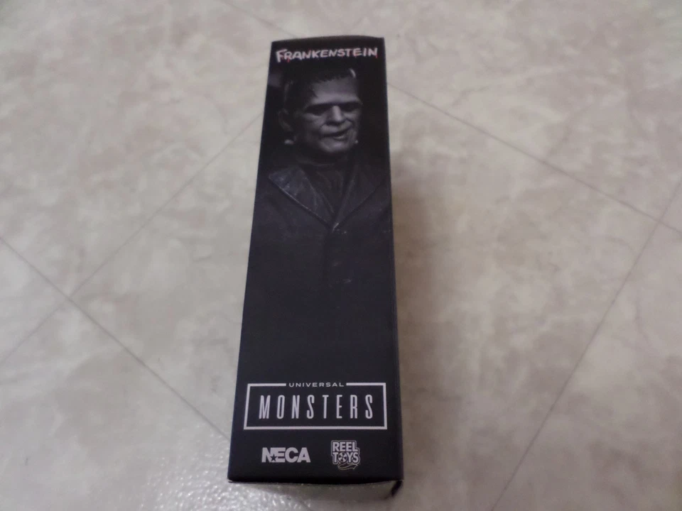 NECA Universal Monsters - Ultimate Frankenstein's Monster (Blanco y Negro) 7" Foto 4 de 4
