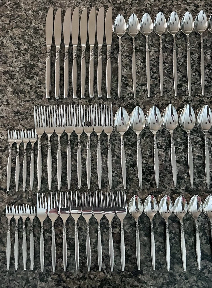 Juego de cubiertos de acero inoxidable Orleans Silver ORL8 62 piezas Svc para 8 brillantes florales como nuevos de colección Foto 3 de 4