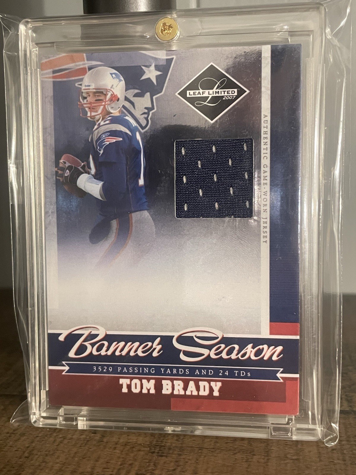 2007 Leaf Limited Tom Brady GAME USED Banner Season #d 9/100 Patriots Jersey view 4