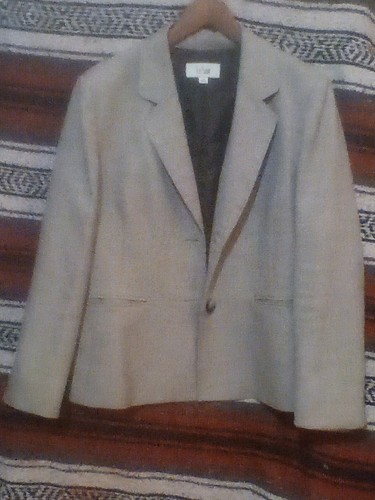 leSuit blazer, soft polyester, with polyester lining.