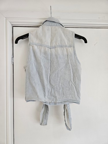 Size 8 Denim Look Pale Bleached Blue Distressed Top Tie Waist Crop Short Pockets - Picture 2 of 9