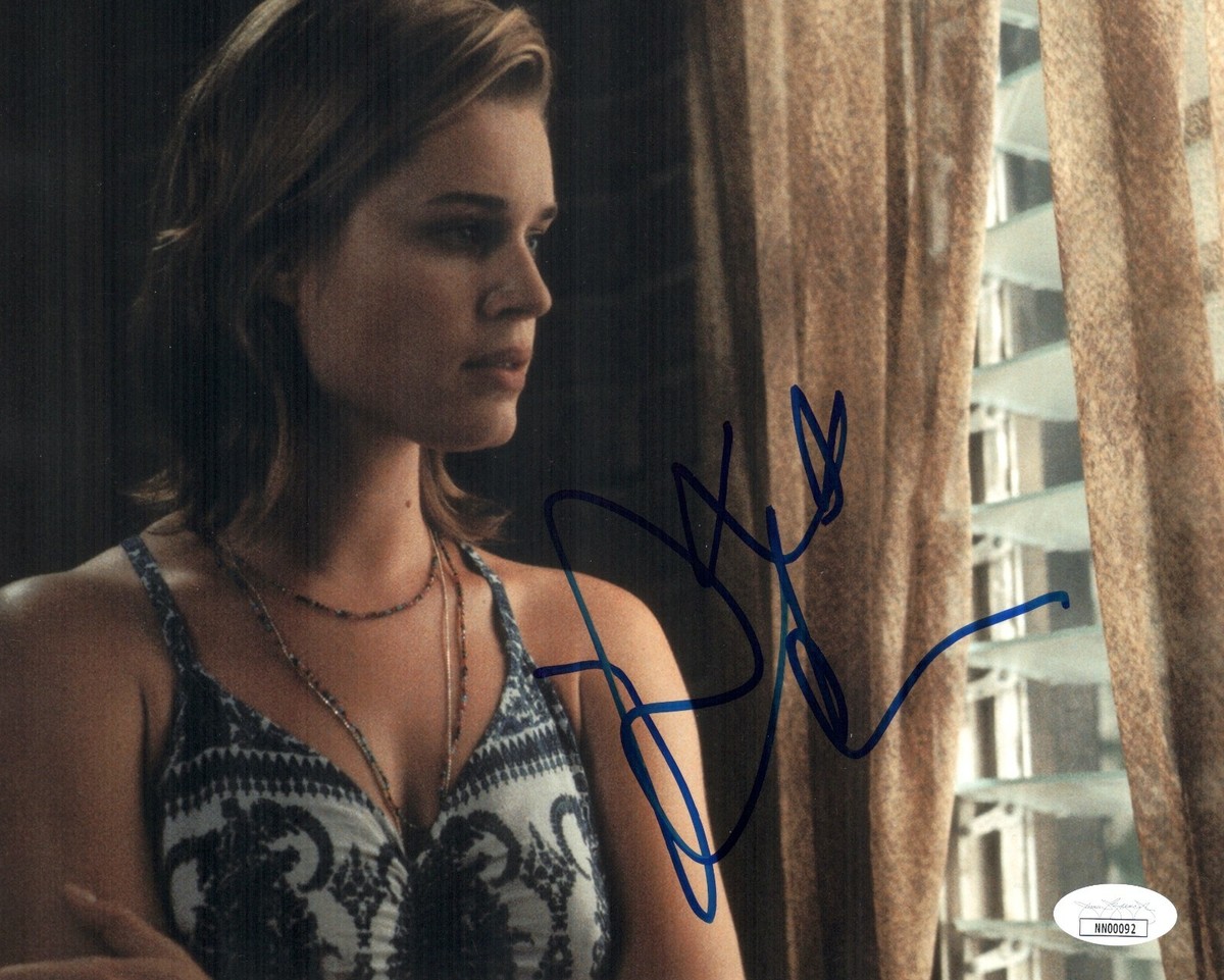 REBECCA ROMIJN Signed FEMME FATALE / X-MEN Photo Autograph JSA COA