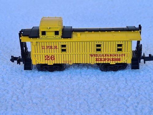 1:160 Minitrix N 3275 Güterwagen US Güterzugbegleitwagen Wells Fargo  Express 26 | Condition: Gebraucht