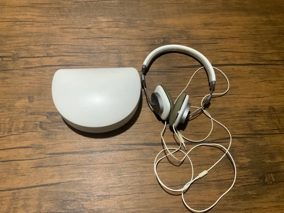 Bowers & Wilkins P3 Wired Hi-Fi Headphones - white/ silver Working B&W - Image 2 of 4