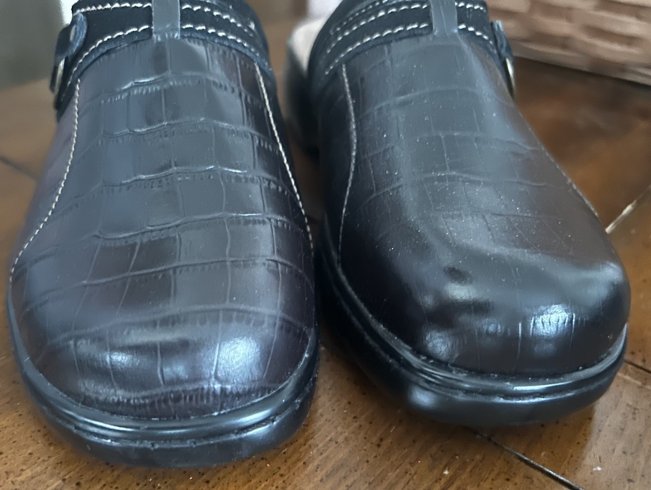 ARRAY Brown Alligator Embossed  Leather Clogs Sho… - image 4