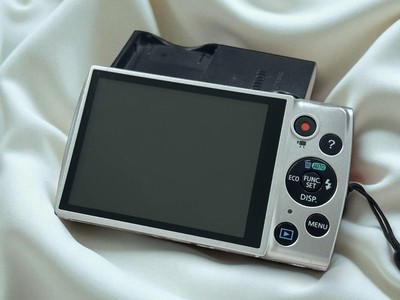 Mint] Canon PowerShot A2600 Silver 16.0MP 5x Digital Camera w