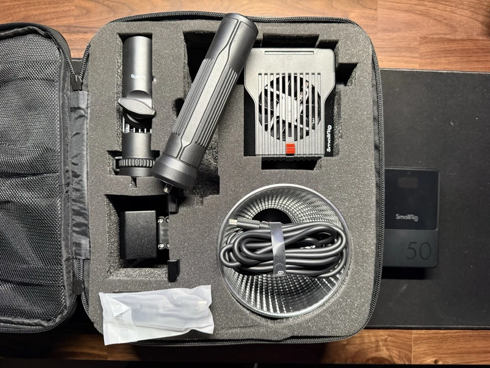 Kit combinado de luces de video LED 60C SmallRig RC + batería VB50 V-Mount Foto 2 de 4