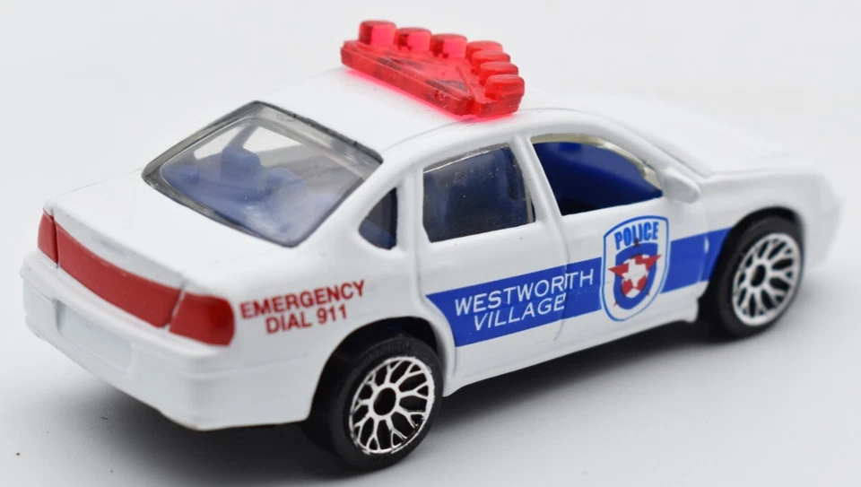 Matchbox Superfast Chevy Chevrolet Impala Police 1:66. MBX 53/2001 - Image 2 of 3