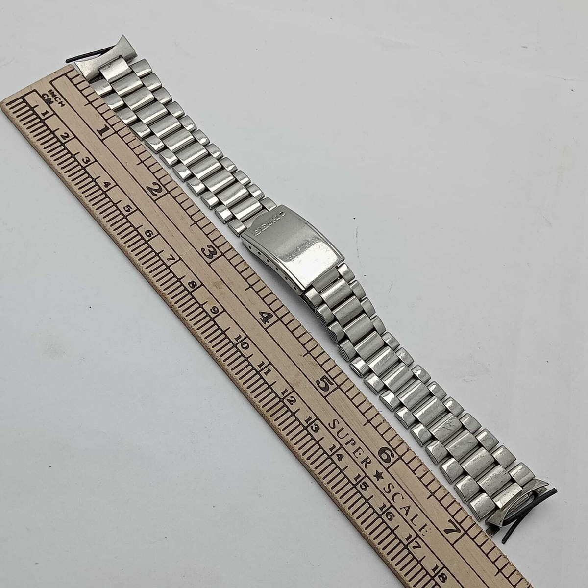 19 mm Curved End Links Seiko B1497.E Stainless Steel Watch