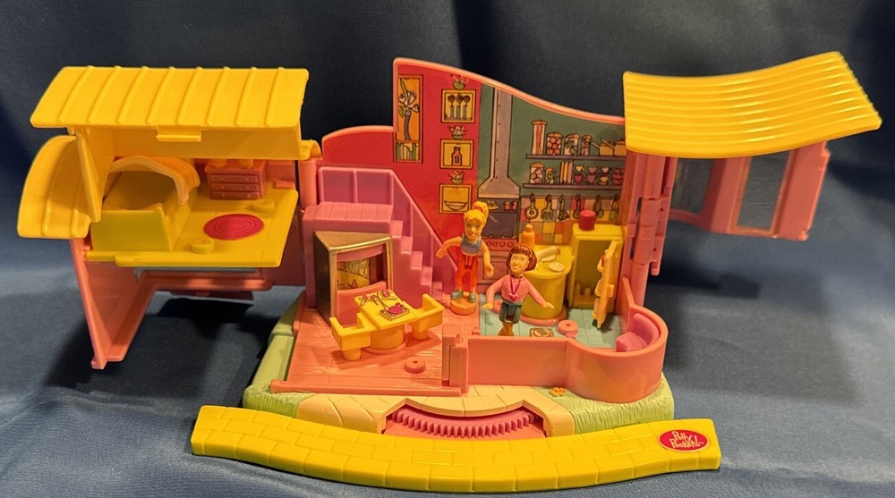 Polly Pocket Magic Movin' Collection Video Party 2000 Mattel Complete Set