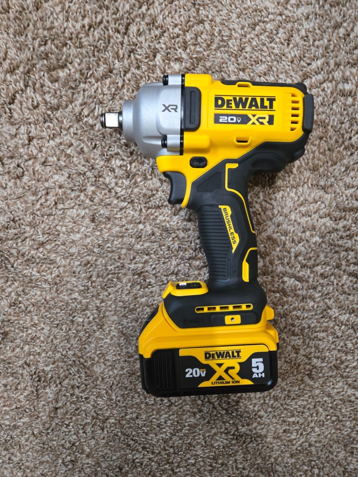 20V MAX Cordless Impact Wrench, 1/2' Hog Ring, Includes LED Work Light and Belt