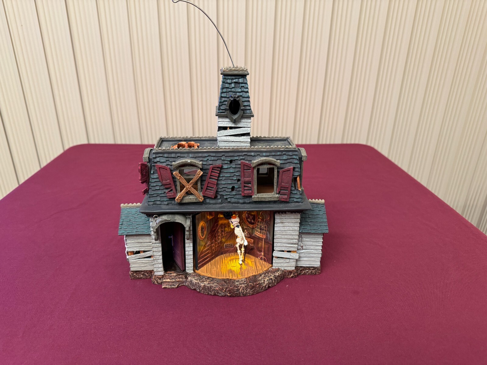 Hallmark Mansion on Ravenswood Lane Haunted House Halloween, Lights