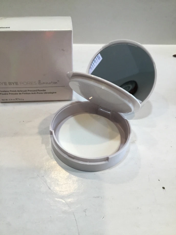 It Cosmetics Bye Bye Pores Illumination Poreless Finish Pressed Powder Radiant - Image 3 of 3