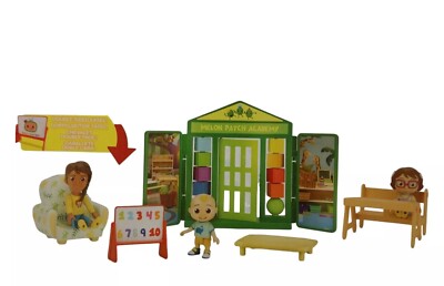 CoComelon Spielset Deluxe Schule inkl. 3 beweglichen Figuren / 8 Teile CMW0067