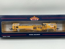 Bachmann 36-165 Motorised Yellow Plasser Tamping Machine Brand New Boxed