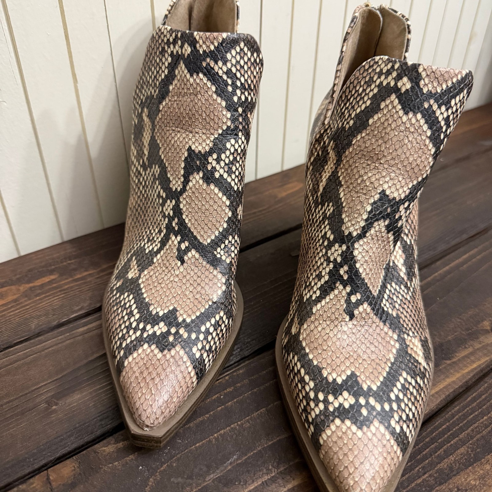 Vince Camuto Gigietta Snakeskin Ankle Booties, Pointed Toe Heeled Boots, Size 8