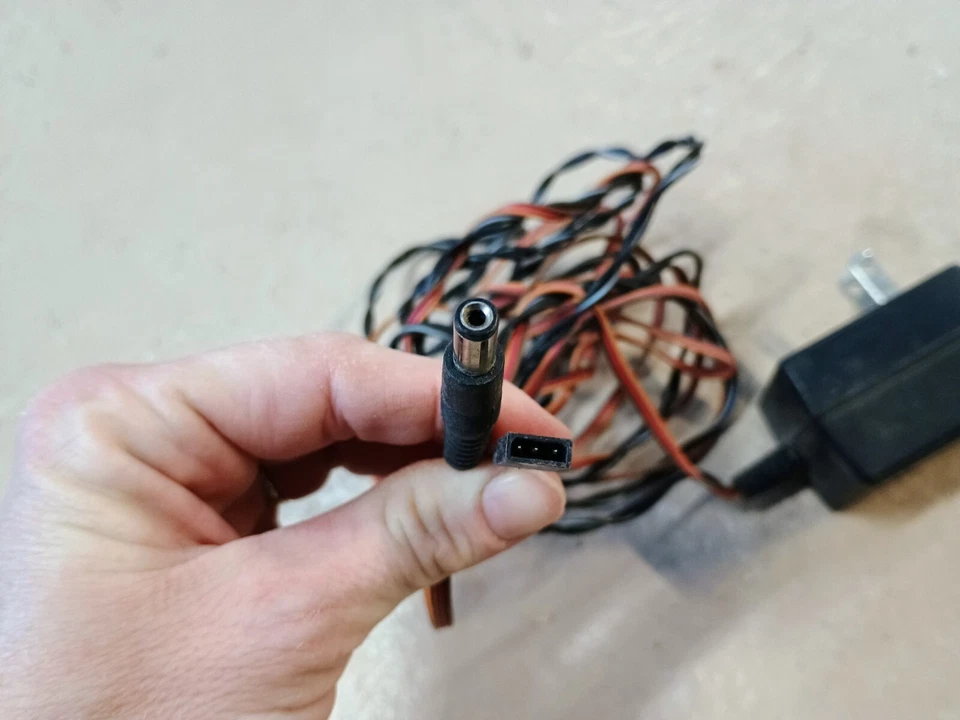 Lote de 3 Cargadores de Batería Ni-Cd JR NEC-221 Futaba FBC-8B(4) Kyosho KRC-200 Foto 3 de 4