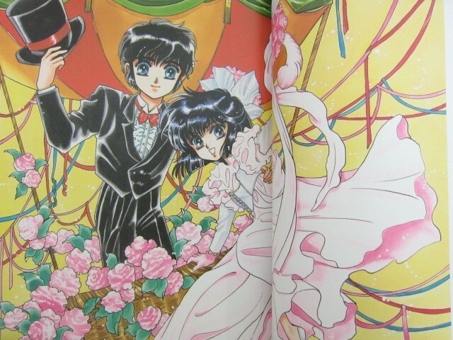 CLAMP ノ絵のシゴト　1989〜2002 CLAMP ノ絵のシゴト 1989〜2002 - メルカリ