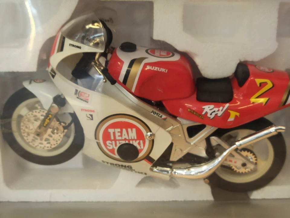 Suzuki RGV 500/ Beattie Die Cast Model 1/10 Ref 13856 Guitoy - Immagine 2 di 4