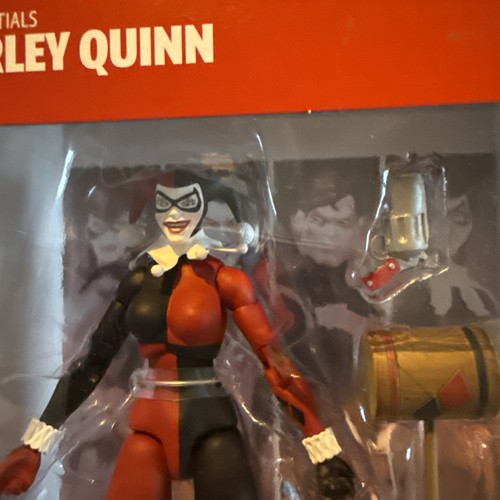 DC Essentials Harley Quinn Action Figure DC Collectibles 35545 new and sealed - Picture 2 of 6