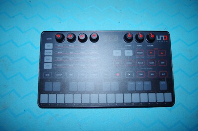 IK MULTIMEDIA UNO SYNTH (ShowRoom Item)