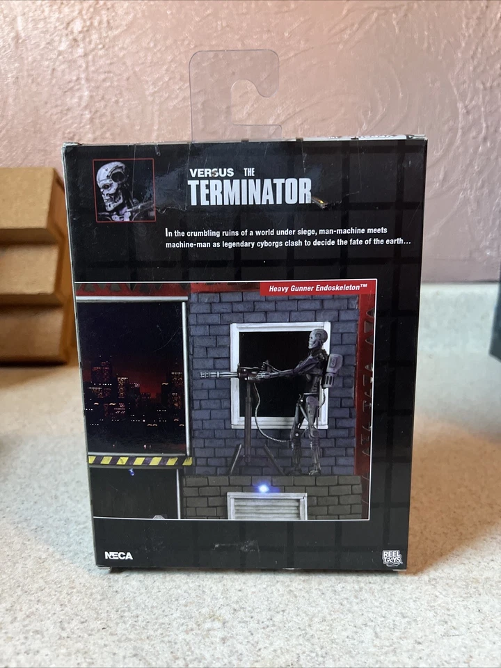 T-800 HEAVY GUNNER ENDOSKELETON NECA RoboCop Vs Terminator Game Figure 2014 BNIB - Image 3 of 4