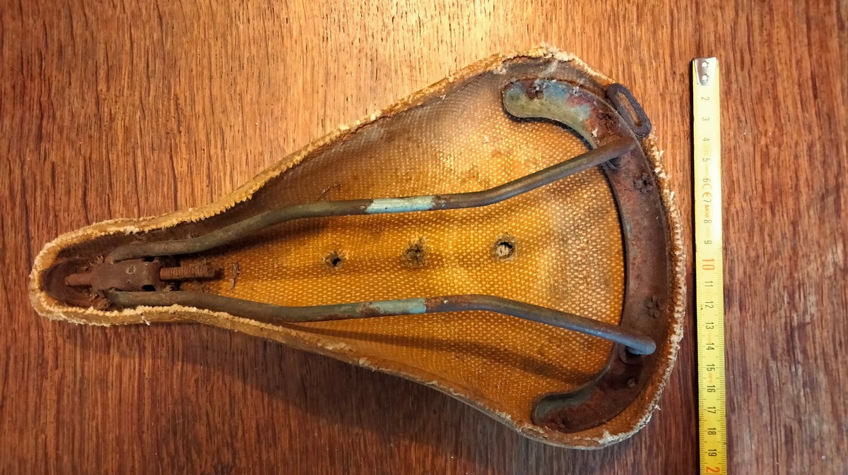Ancienne Selle De Vélo Dunlop – Trouvaille Pour Vélo Peugeot Ou Randonneuse Des Années 1900