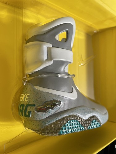 BACK TO THE FUTURE II NIKE MAG 4" KERAMIKSTIEFEL IN GELB MAGNETISCHER KLAPPE BOX SELTEN - Bild 4 von 17