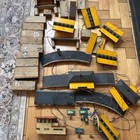 Restposten Kratzer gebaut OO Bahnhof Bahnsteig & Triang Gebäude - siehe Fotos